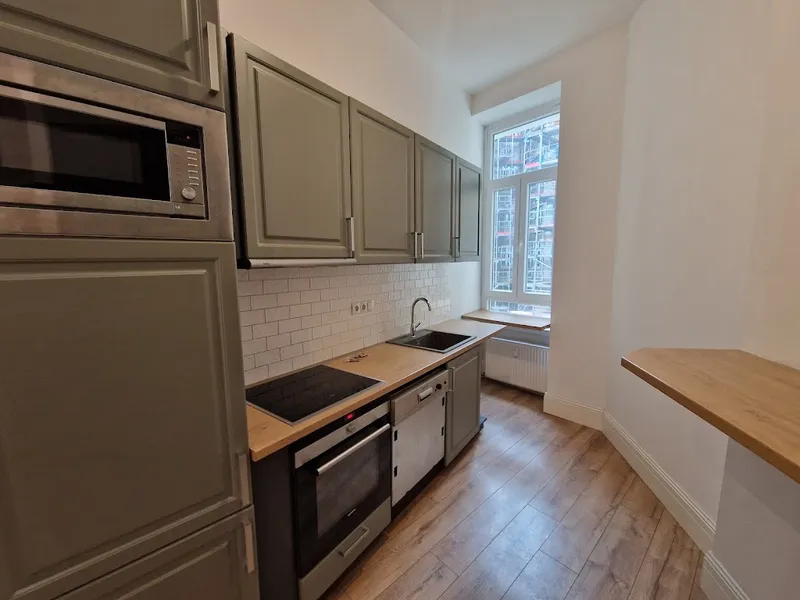 Wow - eure 1-Zimmer-Wohnung mit EBK im pulsierenden Teil der Stadt! — photo 1